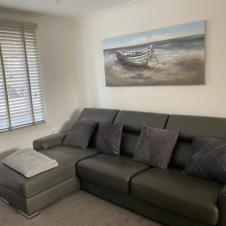 Riverside Park Ground Floor Apartment - St Neots エクステリア 写真