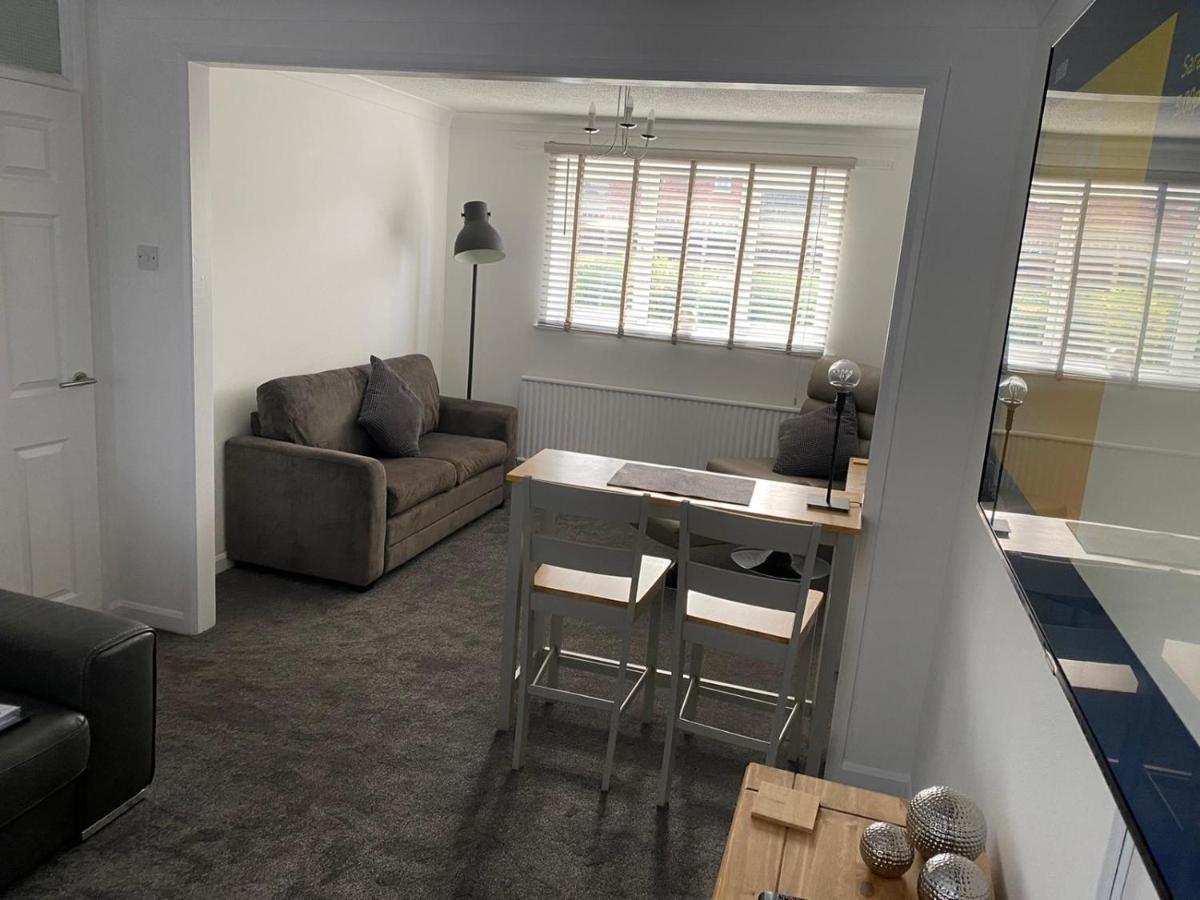 Riverside Park Ground Floor Apartment - St Neots エクステリア 写真