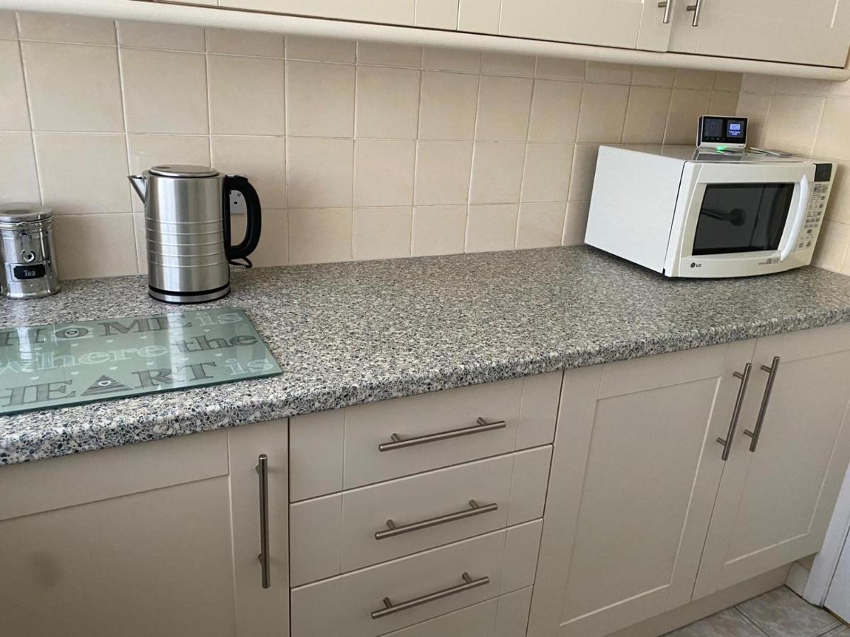 Riverside Park Ground Floor Apartment - St Neots エクステリア 写真
