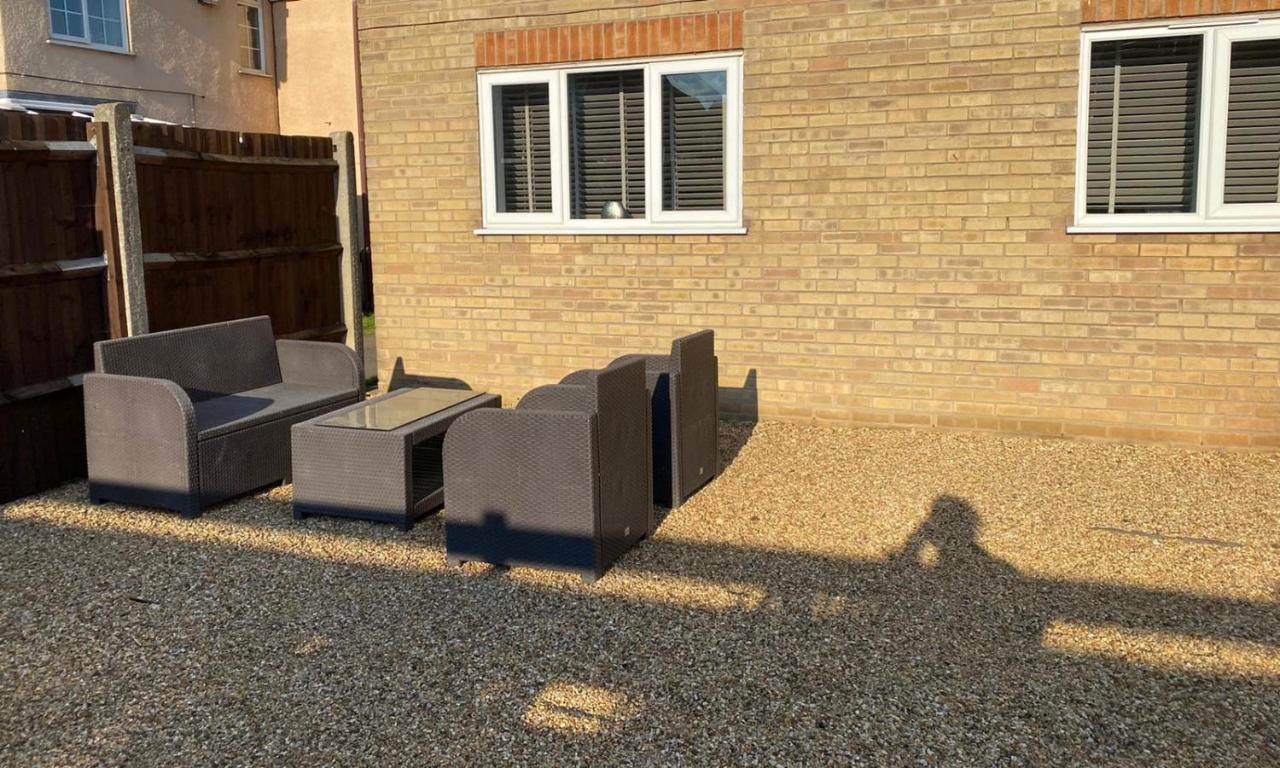 Riverside Park Ground Floor Apartment - St Neots エクステリア 写真